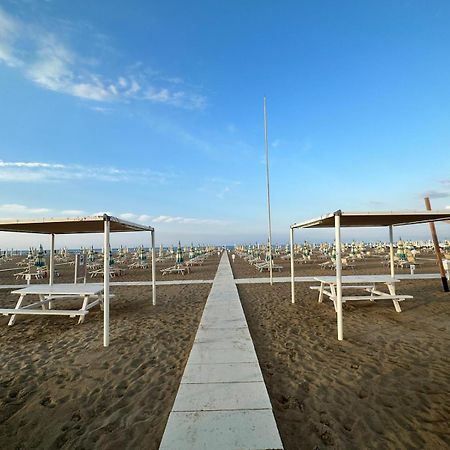 Hotel Neyra Beach Rimini Eksteriør billede