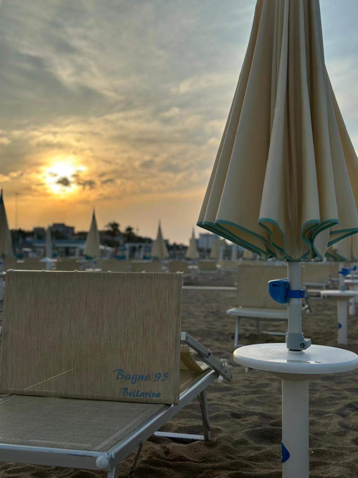 Hotel Neyra Beach Rimini Eksteriør billede