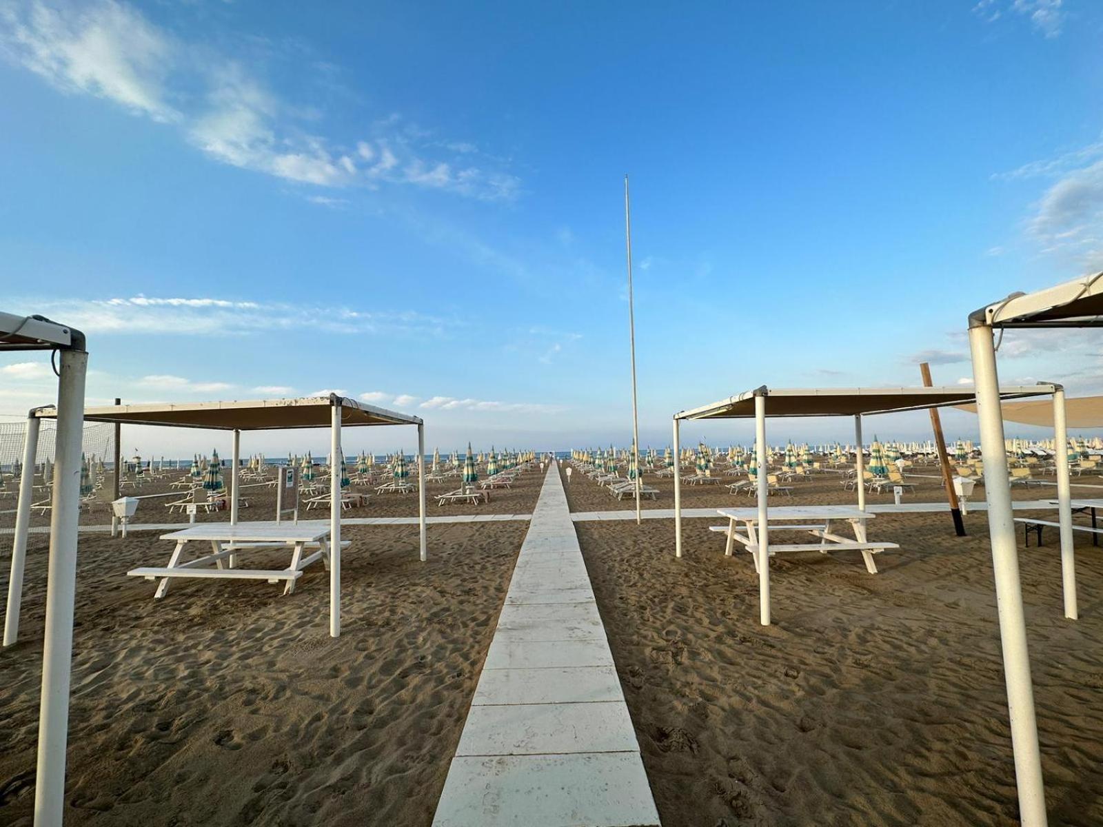 Hotel Neyra Beach Rimini Eksteriør billede